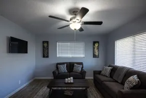 Cheerful 3 Bedroom home with parking on premises. - Image 4