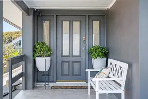 Luxury '3 Palms Merewether' with ocean views - Image 3