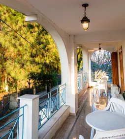 Modern serenity, 2 lux bathrooms & huge balcony! - Image 3