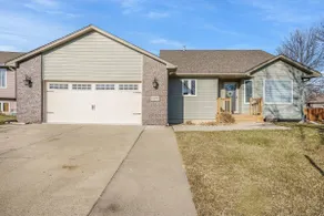 City Lodge -Beautiful 10 Person Home Near the Mall - Image 2