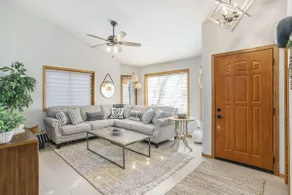 City Lodge -Beautiful 10 Person Home Near the Mall - Image 3