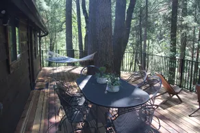 Little Lakeside Lodge with Lake Views - Sleeps 8 - Image 4