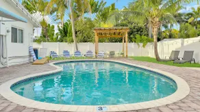 Luxe HTD Pool Oasis~10 min to BEACH~Movie Theatre - Image 2