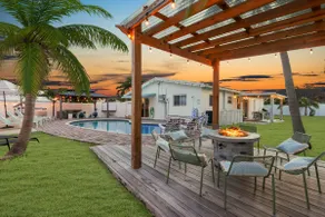 Luxe HTD Pool Oasis~10 min to BEACH~Movie Theatre - Image 3
