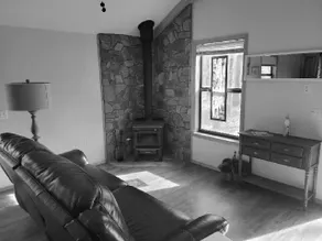 Secluded Cabin in the Forest at Raspberry Retreat - Image 2