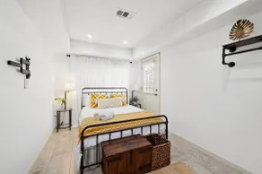 Private 2BR Guesthouse Near Houston Chinatown - Image 5