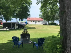 Relaxing getaway: lake and fire views ~1 hour from Montreal - Image 5