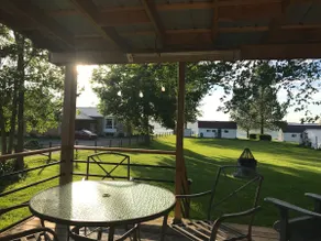 Relaxing getaway: lake and fire views ~1 hour from Montreal - Image 3