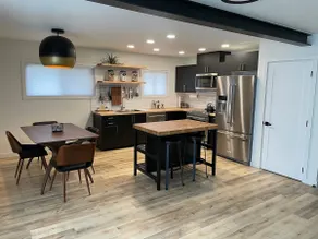 New Romantic vacation home by lakes w/ hot tub. - Image 2