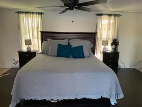 Cheerful 3 Bedroom home on a semi-private lake - Image 5
