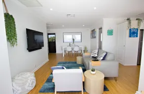 Beachfront apartment with balcony and free wifi - Image 3