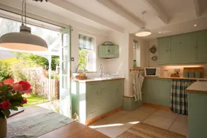 Romney, a cosy Victorian cottage in a picturesque Suffolk village - Image 2