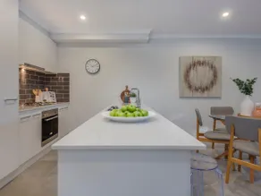 Merchant's Court, Quiet and Central 3 bedroom townhouse - Image 4
