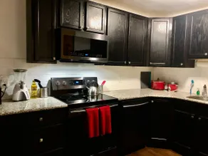 Fantastic updated apartment with parking - Image 2