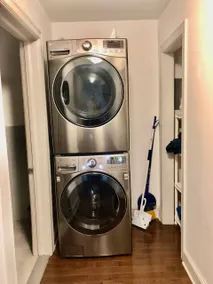 Fantastic updated apartment with parking - Image 5
