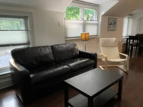 Fantastic updated apartment with parking - Image 3