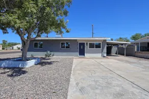 Heart of Phx - Large Living Space, Tons of Parking - Image 3