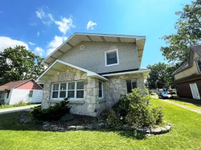 Cheerful 5 bedroom home | Heated Indoor Pool! - Image 3
