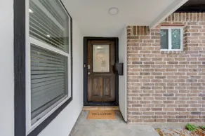 Cool 1950s House w/ large back yard & EV Charger! - Image 4