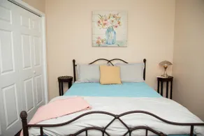 On Monroe’s Historic Square-2 bedroom das Baumhaus - Image 3