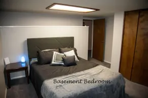 Downtown Spacious 3 bedroom 2.5 bath w/ game room - Image 5