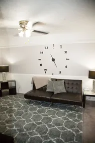 Downtown Spacious 3 bedroom 2.5 bath w/ game room - Image 3