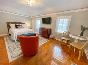 Private Guesthouse w/Kitchen - Minutes from Uptown - Image 2