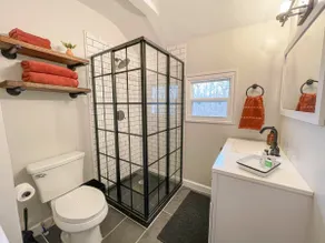 Private Guesthouse w/Kitchen - Minutes from Uptown - Image 5