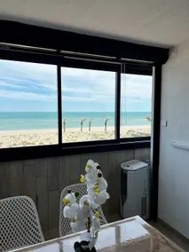 Two-room apartment facing the sea • Direct beach access + Parking - Image 4