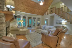 Beautiful Getaway Home in the Mountains! - Image 4