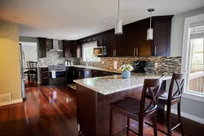 Family-Friendly Home Near Lake Washington - Image 2