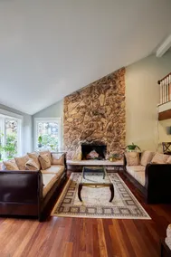 Family-Friendly Home Near Lake Washington - Image 4