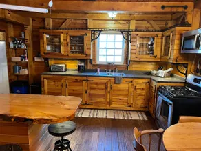 Cozy 2BR Post & Beam Cabin - Be Near Everything! - Image 2