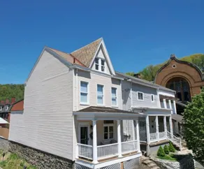 Highly rated, 2bd/1.5 bath home/backyard/parking - Image 2