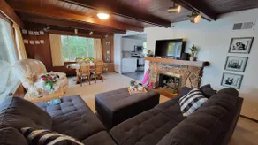 Cozy 3 Bedroom Riverhouse with Water Access. - Image 3