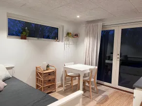 Cosy guesthouse in peaceful garden surroundings - Image 4