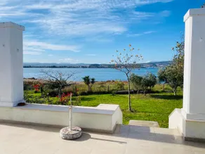 Seaside house with private garden - Image 2