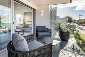Djurapin - Sophisticated Coastal Haven with Jacuzzi - Image 5