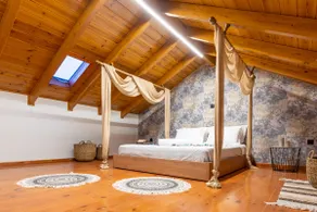 Eagle's Nest 2 - deluxe city loft apartment - Image 2