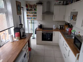 Spacious + Cosy 4 Bed House with Garden Zone 2 W12 - Image 5