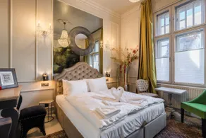 BpR Violet Noir Apartment with A/C - Image 4
