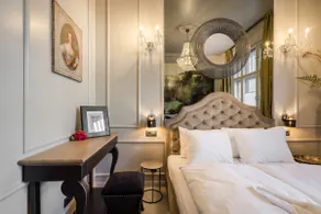 BpR Violet Noir Apartment with A/C - Image 3