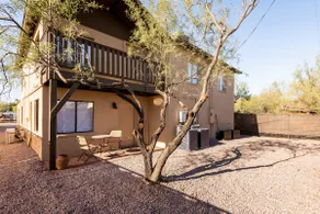 Comfortable 2-bed Condo, Southwestern Travel Hub - Image 3