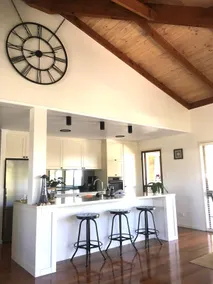 Bright and Breezy 2 Bedroom Beach house. - Image 2