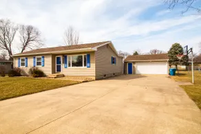 Ultimate 4-Bedroom Getaway w/ Hot Tub & Pool Table - Image 2