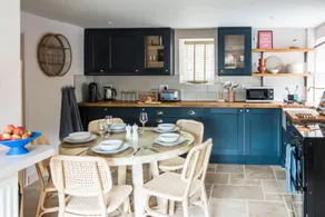 Cosy Cotswold Cottage with Log Fire & Patio Garden - Image 3