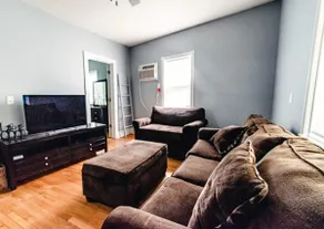 Entire Apartment Near Downtown St. Paul - Image 5