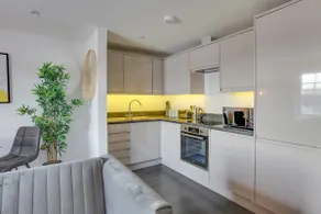Luxurious City Centre Apartment in Chelmsford - Image 5