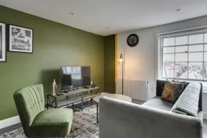Luxurious City Centre Apartment in Chelmsford - Image 3