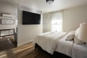 *New*Quaint River Retreat:Peaceful Getaway Suite - Image 4